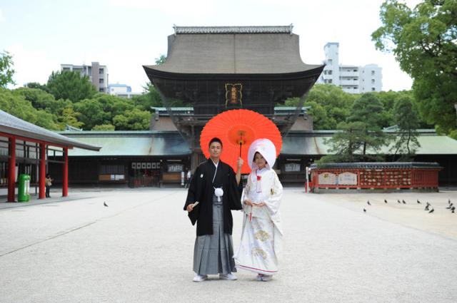 筥崎宮初 期間限定 本殿挙式特別開放 福岡市の結婚式ならウェディングポスト